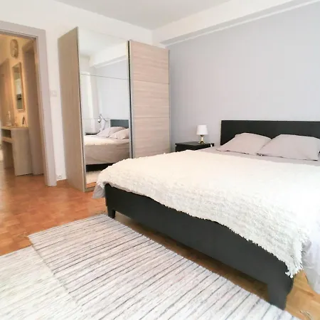Central City Center Apartment *
